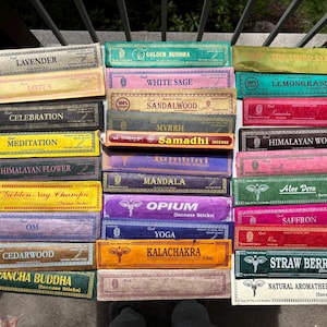 Incenso nepalese biologico al 100%, spezie fatte a mano e olio essenziale, carta Lokta Buddha Eye, meditazione Om Yoga, salvia bianca, zafferano, terzo occhio, mirra, cedro