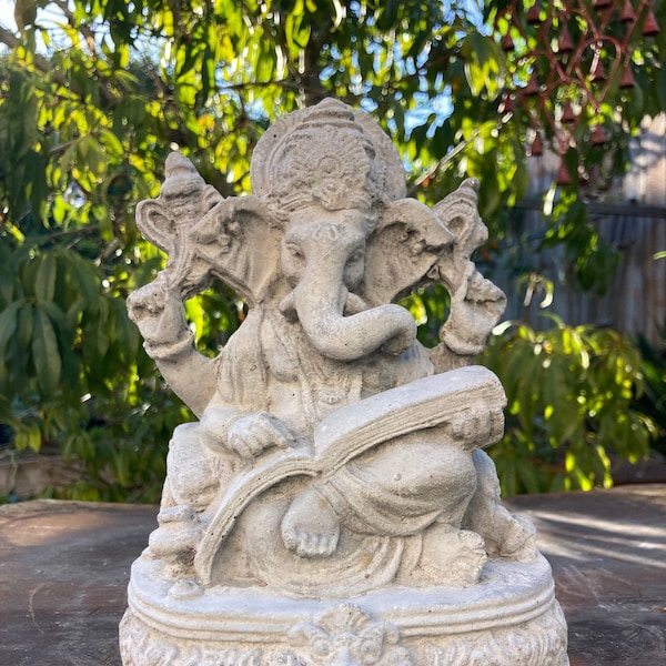 Ganesha Statue with the Mahabharata / concrete natural, Spiritual Yoga Meditation Zen