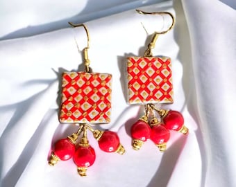 Boucles d'oreilles Majolica en rouge, blanc et or, bijoux italiens peints à la main, légers, élégants, uniques, originaux en cadeau