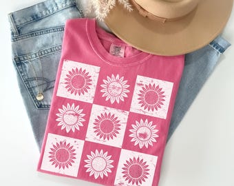 Sunflower Shirt, Checkered Flowers Shirt, Retro Floral Tshirt, Garden Shirt, Womens Floral Summer Shirt, Sunshine Flower Tee, Botanical Tee