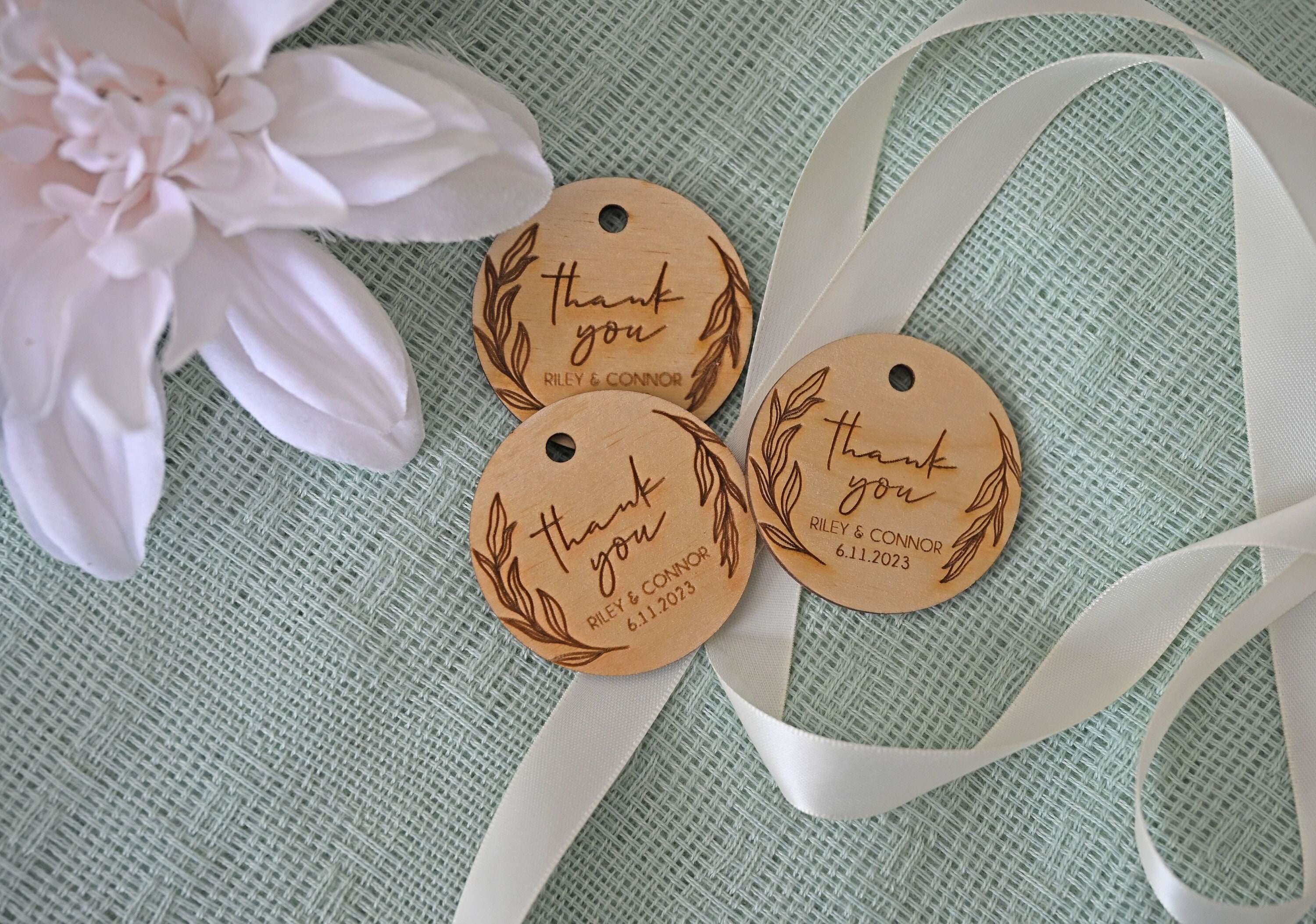 Rustic Wooden Wedding Favor Tags / Round Engraved Favor Tags / Rustic Favor Tags / Arch Shaped Wedding Thank You Tags / Personalized Tags