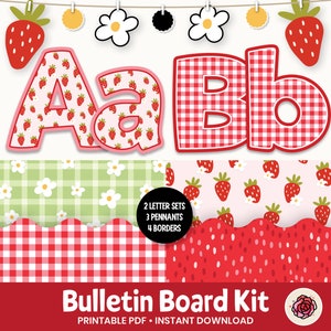 Może przedstawiać: Zestaw do tablicy ogłoszeń do wydrukowania w stylu truskawek i kraty. Zestaw zawiera dwa zestawy liter, trzy chorągiewki i cztery obramowania. Litery są w kratę w kolorze czerwonym i białym, a obramowania w kratę w kolorze zielonym i białym.