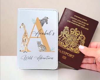 Porta passaporto personalizzato. Copertina del passaporto per bambini animali da safari. Regalo unico per la nascita di un neonato, un baby shower, un compleanno o un battesimo.