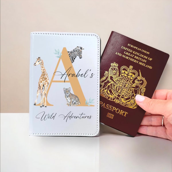 Porte-passeport personnalisé. Protège passeport pour enfants, animaux de safari. Cadeau unique pour un nouveau-né, une baby shower, un anniversaire ou un baptême.