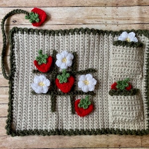 Strawberry Tic-Tac-Toe game crochet pattern ONLY. English pattern. daisies and strawberries crochet game