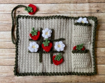 Strawberry Tic-Tac-Toe game crochet pattern ONLY. English pattern. daisies and strawberries crochet game