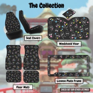 Puede incluir: Un conjunto de accesorios para autom&oacute;viles con un personaje de dibujos animados en blanco y negro con un dise&ntilde;o de estrellas rosa y azul. El conjunto incluye fundas para asientos, alfombrillas, un parasol para el parabrisas y un marco para la matr&iacute;cula.