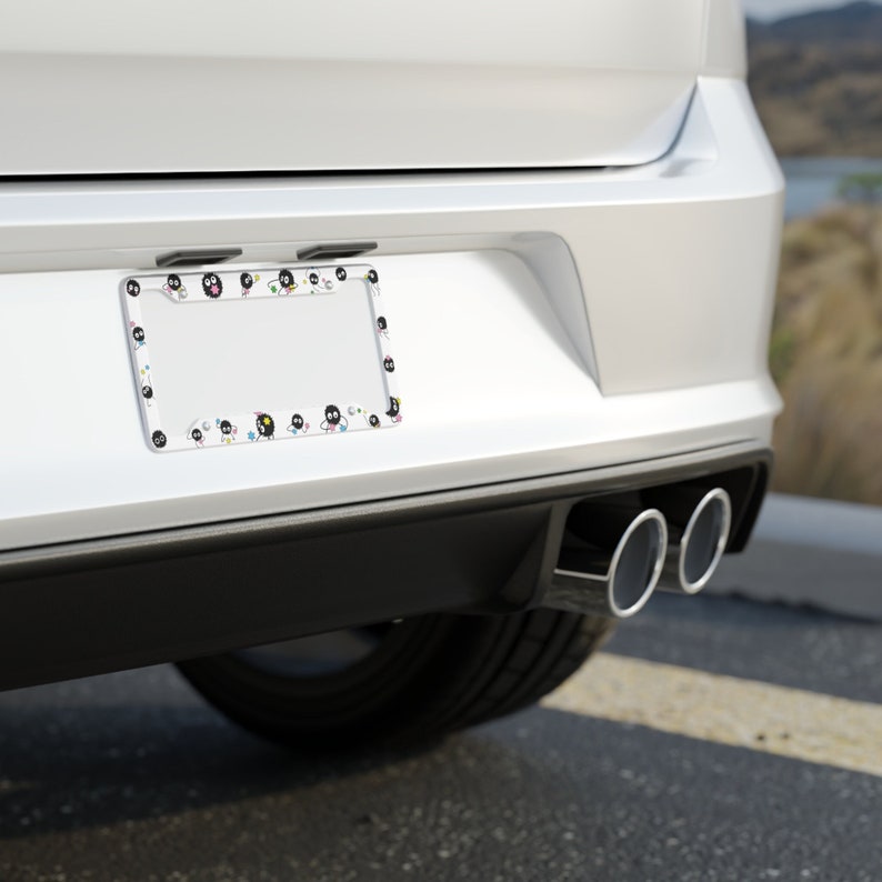 Marco de matrícula de duende de hollín El viaje de Chihiro Kamaji Studio Ghibli Fanart Anime Marco de matrícula negro Marco de matrícula blanco Totoro imagen 5
