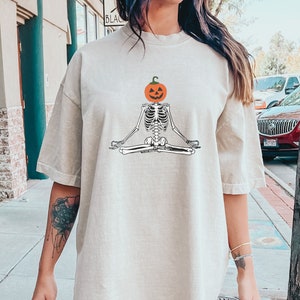 Skeleton Meditation Shirt for Yoga Workout, Spooky Meditation T Shirt for Halloween, Fall Gift for Yoga Instructor, Cute Yoga Tops for Women