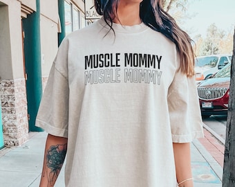 Muscle Mommy Pump Cover, Oversized Gym Shirt for Workout, Weightlifting Gift for Girlfriend, Gift for Gym Rat, Comfort Colors Shirt