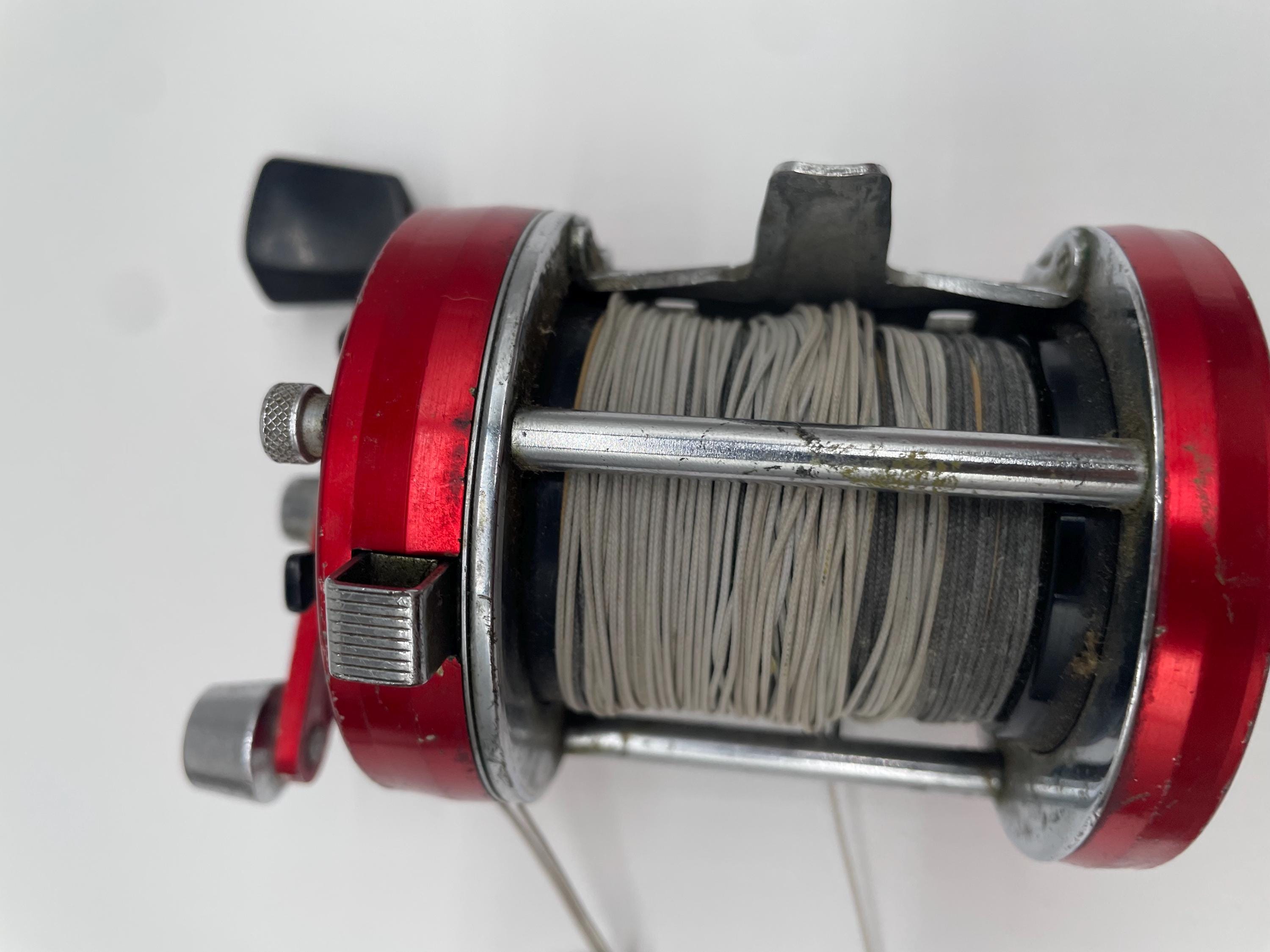 ヴィンテージ ABU スウェーデン アンバサダー 7000 レッド シルバー