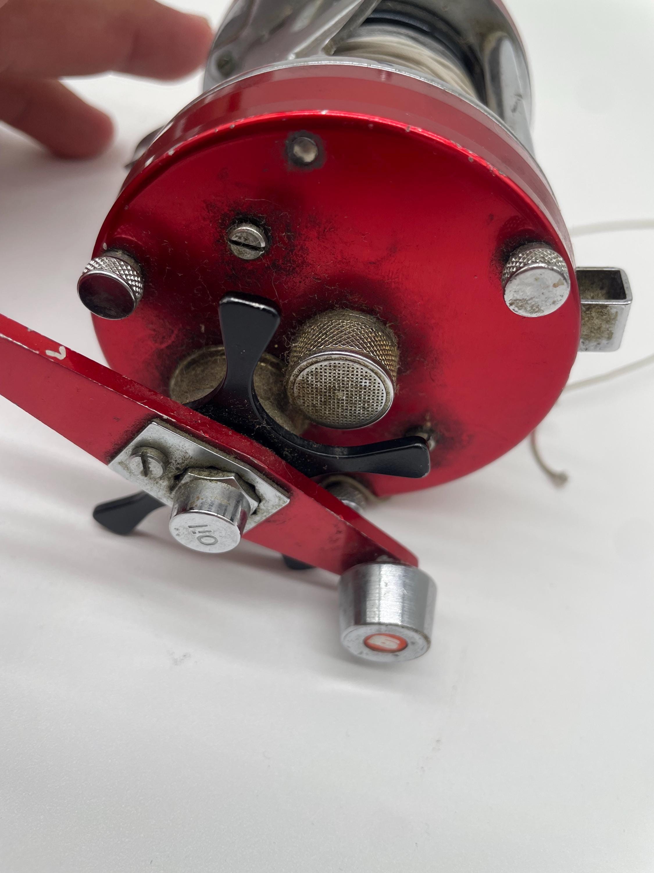 ヴィンテージ ABU スウェーデン アンバサダー 7000 レッド シルバー