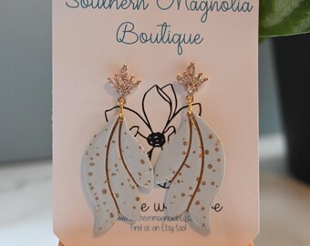 Elegantes pendientes de arcilla con alas y detalles / Pendientes llamativos / Regalo para ella / Hipoalergénicos / Pendientes de arcilla / Pendientes de moda