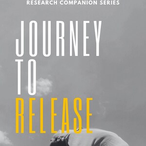 Può includere: Una copertina di libro con una foto in bianco e nero di una persona che si piega all'indietro contro un cielo nuvoloso. Il titolo "JOURNEY TO RELEASE" è in testo bianco e giallo. Il sottotitolo è "Mind, Body, Spirit Transformation with AOD-9604 INANNA HEALING".