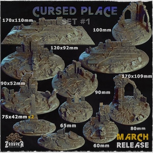 Może przedstawiać: Zestaw 10 miniaturowych podstaw z żywicy do gier planszowych, przedstawiający ruiny kamiennych budowli i zarośnięte ścieżki. Podstawy mają rozmiary od 60 mm do 170 mm. Zestaw nosi nazwę "Cursed Place" i jest oznaczony jako "Set #1" i "March Release".