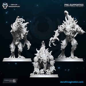 Könnte beinhalten: Drei detaillierte, vorab unterstützte, graue 3D-gedruckte Miniaturfiguren von monströsen Kreaturen mit scharfen Krallen, Zähnen und Stacheln. Die Figuren sind in verschiedenen Posen aufgestellt und bereit für Tabletop-Spiele.