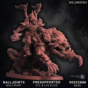 Könnte beinhalten: Detailliertes 3D-Modell eines Kriegers, der auf einem monströsen Tier reitet, mit dem Text "WILDMESH" oben. Das Modell ist braun und weist komplizierte Rüstungen und Waffen auf. Die Basisgröße beträgt 9,0 x 5,2 cm. Das Modell ist mehrteilig und vorgestützt.