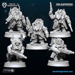 Puede incluir: Un conjunto de cinco figuras en miniatura de resina gris sin pintar que representan personajes barbudos con abrigos pesados con cuellos de piel, mochilas y rifles o pistolas futuristas. Cada figura se encuentra sobre una base circular.