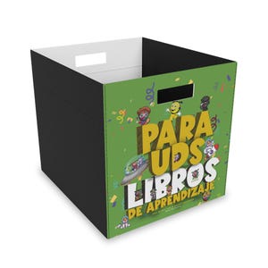 Puede incluir: Una caja de almacenamiento negra y verde con asa. La caja tiene un diseño colorido con personajes de dibujos animados y el texto "PARA UDS LIBROS DE APRENDIZAJE".