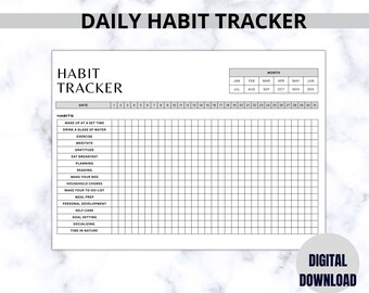 Op de afbeelding: Een zwart-witte printbare dagelijkse gewoontetracker met een raster om gewoontes af te vinken. De tracker bevat een lijst met gewoontes zoals wakker worden op een vaste tijd, een glas water drinken, sporten, mediteren, dankbaarheid, ontbijt eten, plannen, lezen, bed opmaken, huishoudelijke taken, een to-do-lijst maken, maaltijdvoorbereiding, persoonlijke ontwikkeling, zelfzorg, doelstellingen stellen, socializen en tijd in de natuur. De tracker bevat ook een kalender voor elke maand van het jaar.