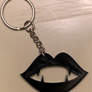 lips fangs - Black acrylic keychain