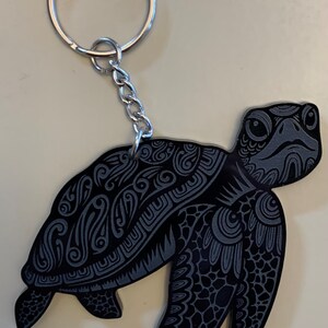 mandala tortuga marina - Accesorio bolso acrílico negro