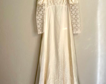 Belle robe de mariée vintage bohème des années 1960 | Excellent état | Dentelle complexe