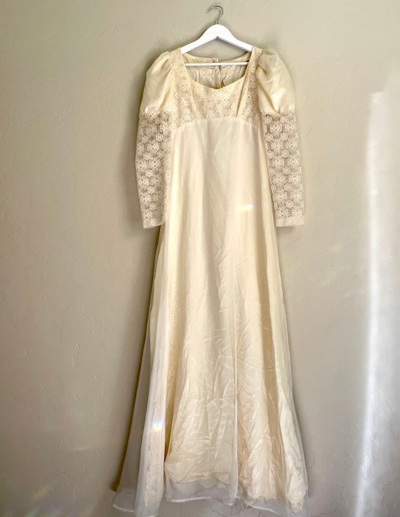 Beautiful Bohemian 1960's Vintage Wedding Gown | E