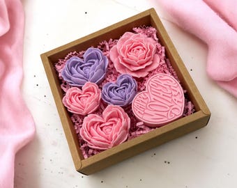 Caja de regalo para el Día de la Madre para mamá, set de jabón con corazón floral, paquete de cuidado personal de spa, canasta de regalo