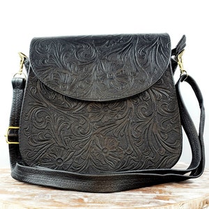 Tooled Mexican Crossbody-Handbag-Artisanal Purse- Mexican Purse- Leather Crossbody- Bolsa Artesanal- Bolsa de Piel Mexicana-Bolsa de Cuero.