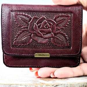 Leather ID Wallet-Hand Tooled Wallet-Woman Wallet-Artisanal Mexican Wallet-Cartera de piel Mexicana-Cartera para Ideantificacion