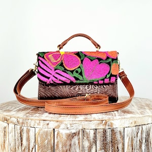 Crossbody embroidered leather bag-Tooled Mexican bag-Leather purse-Leather handbag-Bolsa Mexicana-Bolsa de Piel-Bolsa de Cuero