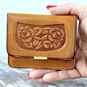 Leather ID Wallet-Hand Tooled Wallet-Woman Wallet-Artisanal Mexican Wallet-Cartera de piel Mexicana-Cartera para Ideantificacion