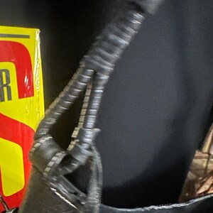 Puede incluir: Un juego de tres tazas de cer&aacute;mica con un acabado moteado y mate. Las tazas son de color crema, gris claro y gris oscuro. Cada taza tiene un dise&ntilde;o simple y minimalista.