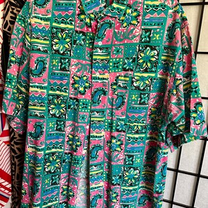 Vintage Hawaiian Shirts | Short Sleeve Button Down Aloha Shirt | Oversized Men&#39;s Shirt | Retro Hawaii Styles | Graphic Floral Fun - 80s/90s