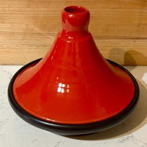 Graupera 2 Qt Ceramic Tagine - Red & Black - Made in Spain - Perfect for Authentic Moroccan Cuisine - North African Stew Pot - Cookware