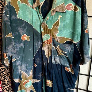 Vintage Hawaiian Shirts | Short Sleeve Button Down Aloha Shirt | Oversized Men&#39;s Shirt | Retro Hawaii Styles | Graphic Floral Fun - 80s/90s