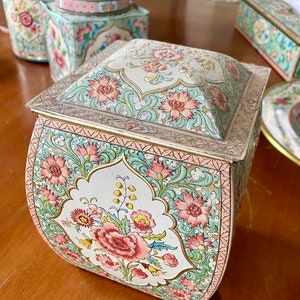 VTG Daher Tins for Tea Biscuit Party Favors Candy Storage Ideal for Bridal Baby Shower Gift Chinoiserie Puff