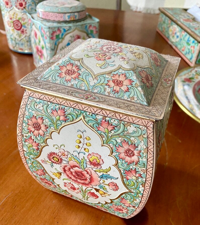 VTG Daher Tins for Tea Biscuit Party Favors Candy Storage Ideal for Bridal Baby Shower Gift Chinoiserie Puff