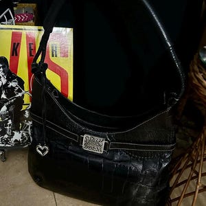 Bolso bandolera suave de piel Brighton vintage con relieve de cocodrilo • Un bolso clásico de principios de los 2000 imagen 3