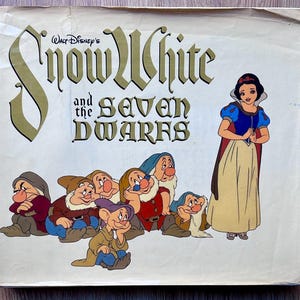 Vintage Collectibe WALT DISNEY Snow White and The Seven Dwarfs Published by Viking Press, A Studio Book, 1979 - Gorgeous Original Color Art