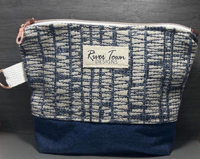 Boxed Bottom Notions Pouch