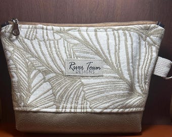 Boxed Bottom Notions Pouch