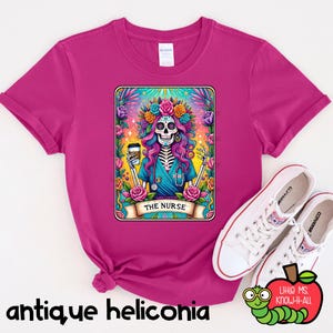 Die Krankenschwester Tarot Karte T-Shirt, süßes Blumen Schul Krankenschwester RN Kaffee Shirt, Valentinstag Geschenk für Krankenschwester, Geschenk für Valentine, Februar beliebt