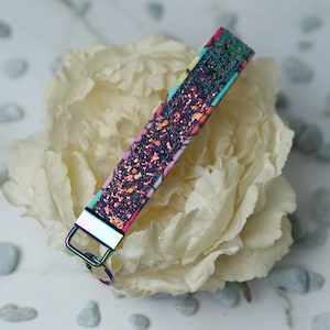 Wristlet Keychain/Key Fob/Glitter Wristlet/ Fabric Keychain/Floral Keychain/Wristlet Keyfob/Glitter Keychain/Made in Canada/New Home Gift