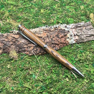Handgedraaide Bocote Twist-balpen in chroom | Unieke handgemaakte pen | Gepersonaliseerde cadeau | Luxe schrijven | Vaderdag