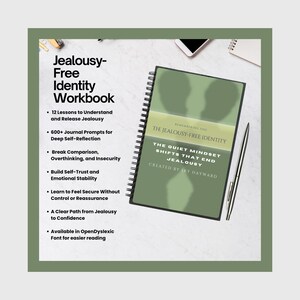 Op de afbeelding: Een spiraalgebonden werkboek getiteld "Jealousy-Free Identity Workbook" met een groene kaft. De kafttekst bevat "The Quiet Mindset Shifts That End Jealousy". Extra tekst vermeldt lessen, journaling prompts en meer.