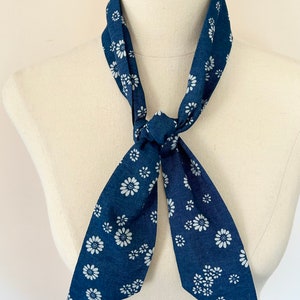 Neck Scarves, women&#39;s fashion, stylish  - Blue daisy