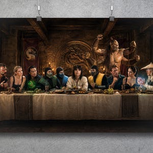 Könnte beinhalten: Ein Poster mit einer Parodie auf Das Abendmahl, mit Charakteren aus der Videospielserie Mortal Kombat. Die Szene spielt in einem schwach beleuchteten Raum mit einem langen Tisch und einer großen Figur im Hintergrund.