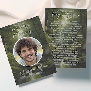 Modèle de carte de prière funéraire imprimable modifiable, faveurs de célébration de la vie de forêt d'arbres verts pour les invités, cartes commémoratives cadeau souvenir, FS1